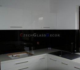 sklo za kuchynskou linku